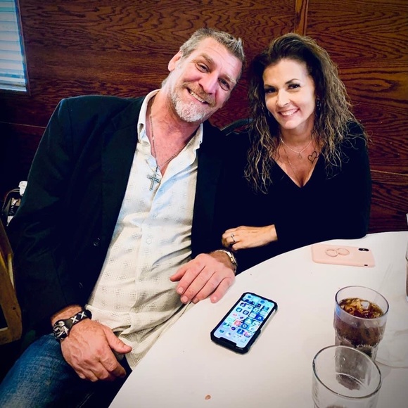 Meet your Posher, Nicole - Picture 1 of 1